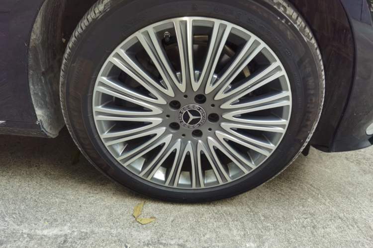 Used Mercedes-Benz E-Class 2023 Restyled E 300 L Sporty and Stylish Edition Right Front Wheel Hub