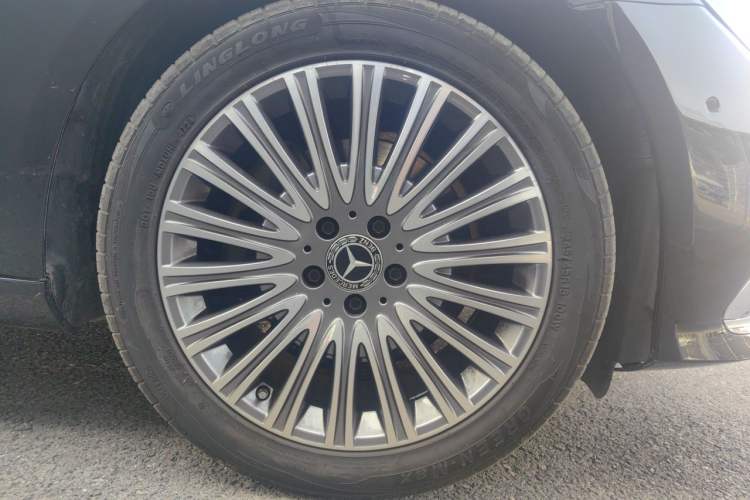 Used Mercedes-Benz E-Class 2023 Updated E 300 L Luxury Edition Right Front Wheel Hub