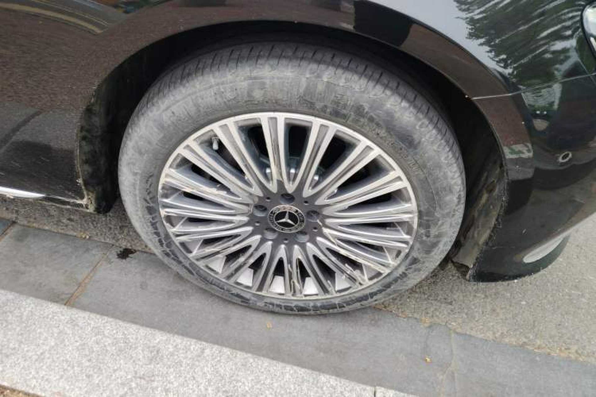 Used Mercedes-Benz E-Class 2023 E 300 L Stylish Model Right Front Wheel Hub