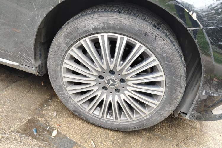 Used Mercedes-Benz E-Class 2023 E 300 L Luxury Model Right Front Wheel Hub