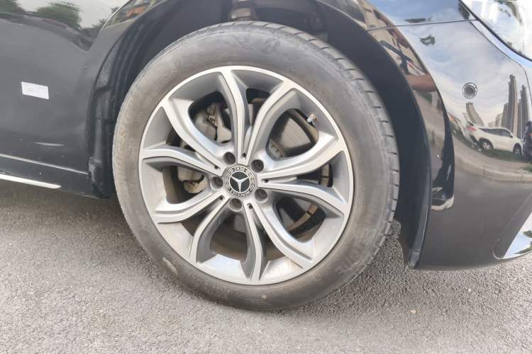 Used Mercedes-Benz E-Class 2023 Restyled E 300 L Sport Premium Edition Right Front Wheel Hub