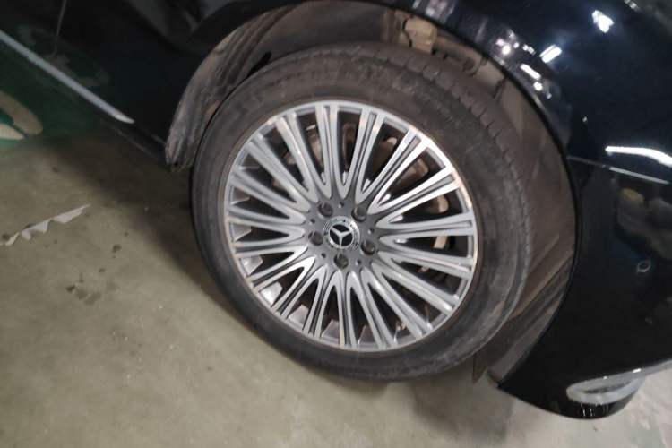 Used Mercedes-Benz E-Class 2023 E 300 L Stylish Model Right Front Wheel Hub