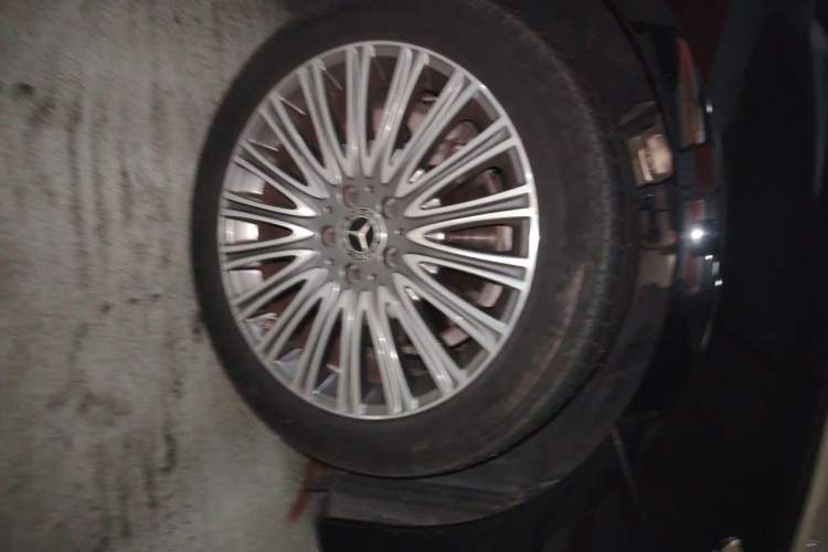 Used Mercedes-Benz E-Class 2023 Updated E 300 L Luxury Edition Right Front Wheel Hub