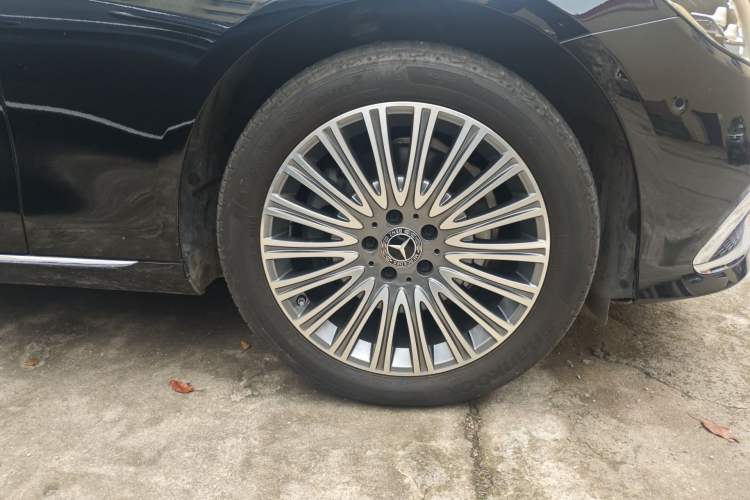 Used Mercedes-Benz E-Class 2023 Updated E 300 L Luxury Edition Right Front Wheel Hub
