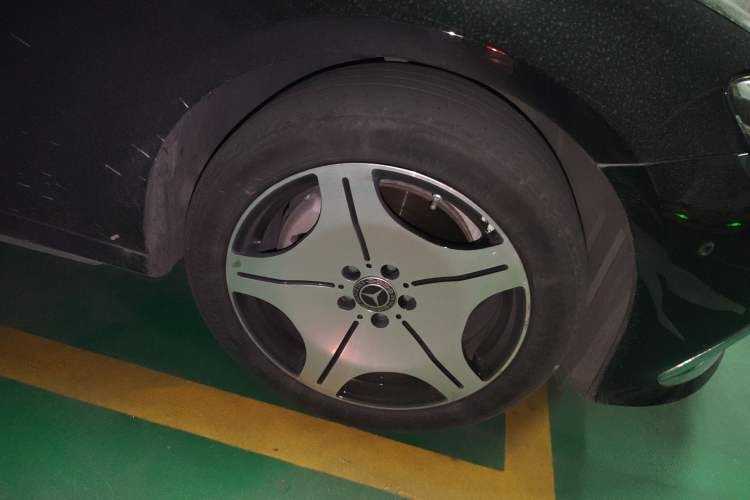 Used Mercedes-Benz E-Class 2023 E 300 L Sporty and Stylish Model Right Front Wheel Hub