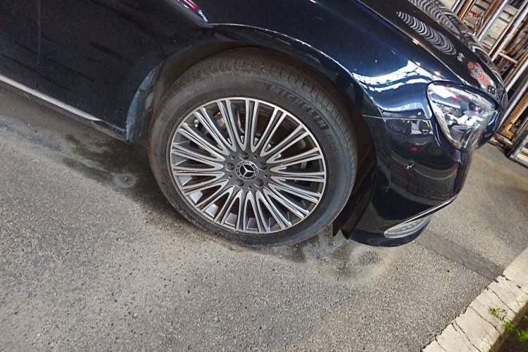 Used Mercedes-Benz E-Class 2023 Updated E 300 L Luxury Edition Right Front Wheel Hub