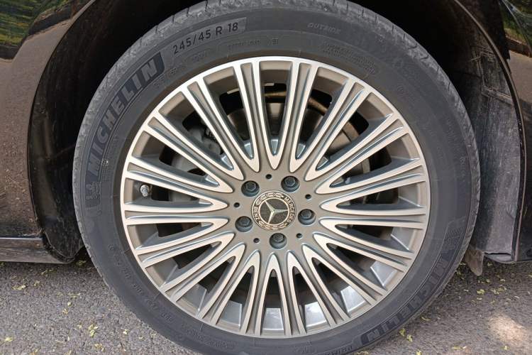 Used Mercedes-Benz E-Class 2023 E 300 L Luxury Model Right Front Wheel Hub