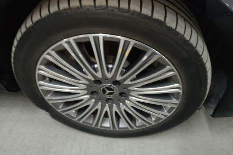 Used Mercedes-Benz E-Class 2023 Updated E 300 L Fashion Edition Right Front Wheel Hub