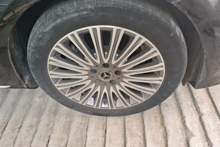 Used Mercedes-Benz E-Class 2023 Updated E 300 L Luxury Edition Right Front Wheel Hub