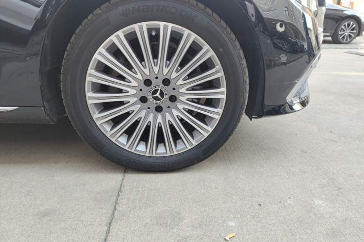 Used Mercedes-Benz E-Class 2023 E 300 L Luxury Model Right Front Wheel Hub