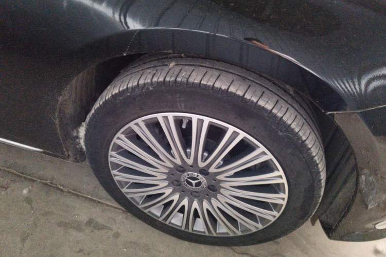 Used Mercedes-Benz E-Class 2023 Updated E 300 L Luxury Edition Right Front Wheel Hub