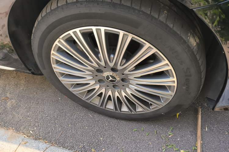 Used Mercedes-Benz E-Class 2023 E 300 L Stylish Model Right Front Wheel Hub