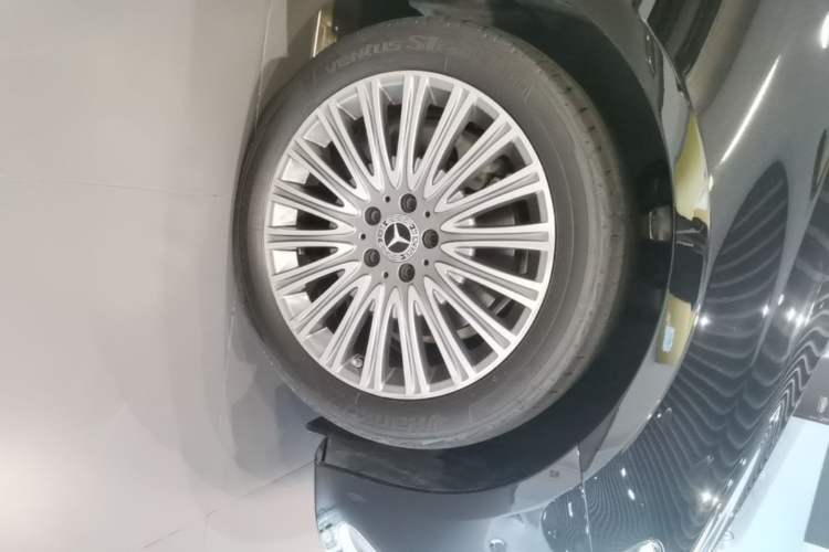 Used Mercedes-Benz E-Class 2023 E 300 L Sport Luxury Edition Right Front Wheel Hub