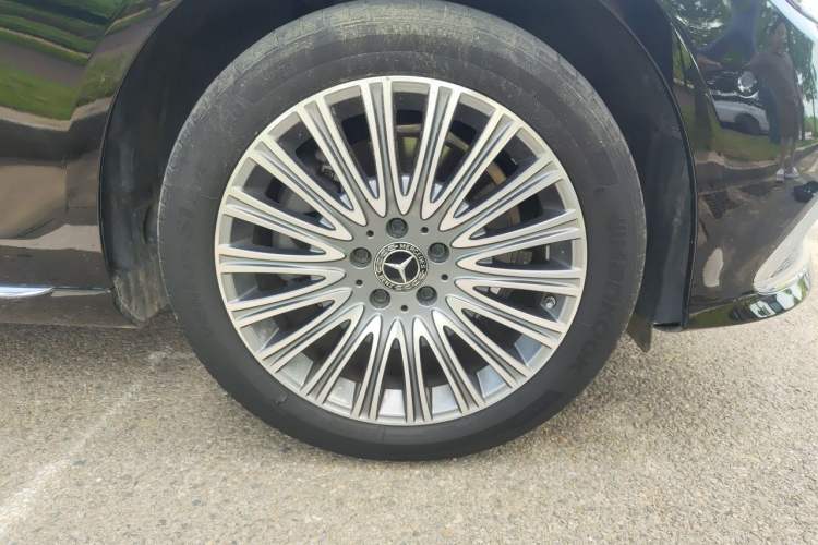 Used Mercedes-Benz E-Class 2023 E 300 L Stylish Model Right Front Wheel Hub