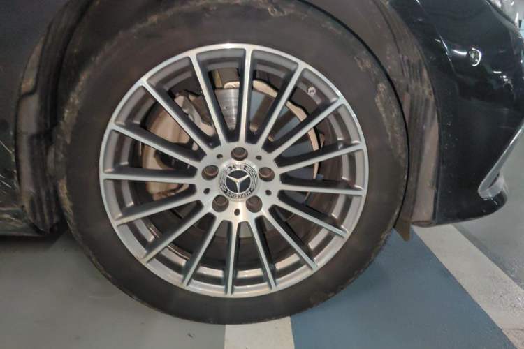 Used Mercedes-Benz E-Class 2023 E 260 L Right Front Wheel Hub