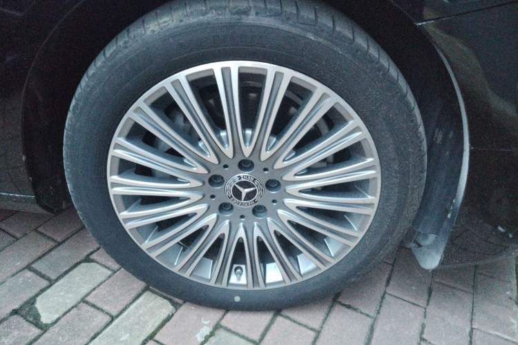 Used Mercedes-Benz E-Class 2023 Updated E 300 L Luxury Edition Right Front Wheel Hub