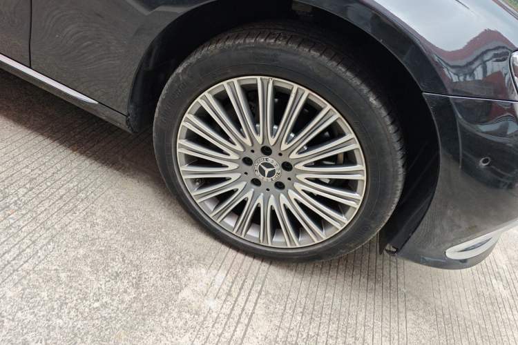 Used Mercedes-Benz E-Class 2023 E 300 L Luxury Model Right Front Wheel Hub