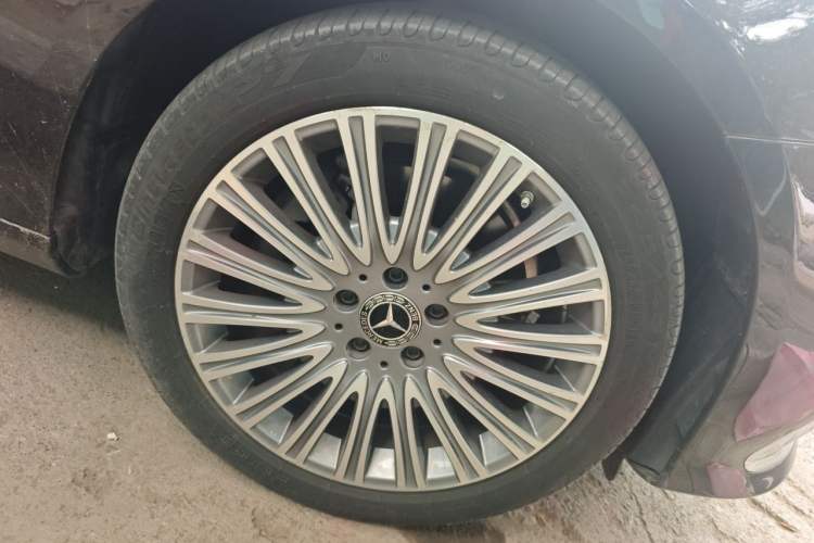 Used Mercedes-Benz E-Class 2023 E 300 L Stylish Model Right Front Wheel Hub