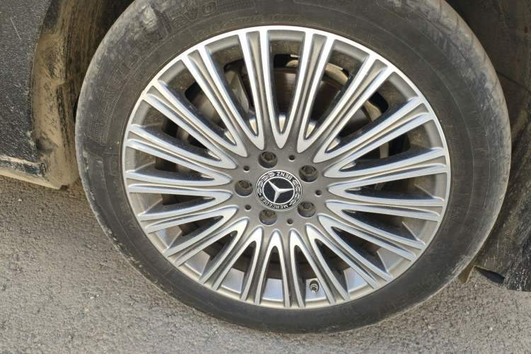 Used Mercedes-Benz E-Class 2023 E 300 L Luxury Model Right Front Wheel Hub