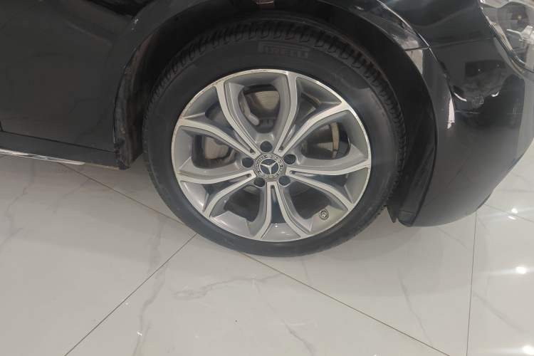 Used Mercedes-Benz E-Class 2023 Restyled E 300 L Sport Luxury Edition Right Front Wheel Hub