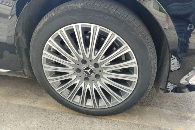Used Mercedes-Benz E-Class 2023 Updated E 300 L Luxury Edition Right Front Wheel Hub