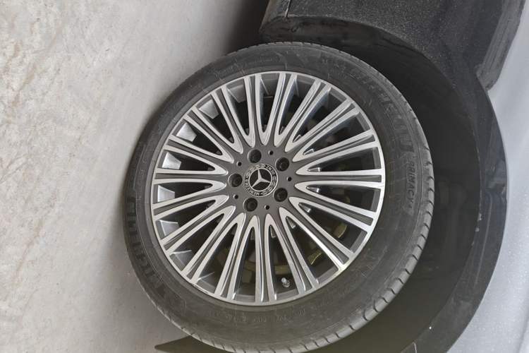 Used Mercedes-Benz E-Class 2023 Updated E 300 L Luxury Edition Right Front Wheel Hub