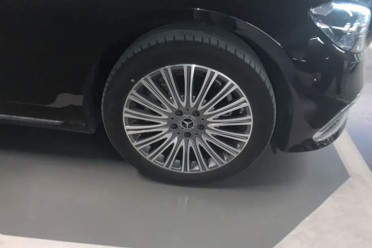 Used Mercedes-Benz E-Class 2023 E 300 L Stylish Model Right Front Wheel Hub