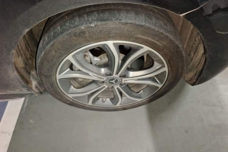 Used Mercedes-Benz E-Class 2023 Restyled E 300 L Sporty and Stylish Edition Right Front Wheel Hub