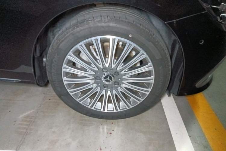 Used Mercedes-Benz E-Class 2023 E 300 L Luxury Model Right Front Wheel Hub