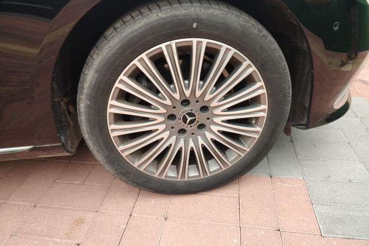Used Mercedes-Benz E-Class 2023 Updated E 300 L Fashion Edition Right Front Wheel Hub