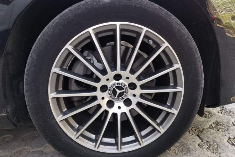 Used Mercedes-Benz E-Class 2023 E 260 L Right Front Wheel Hub