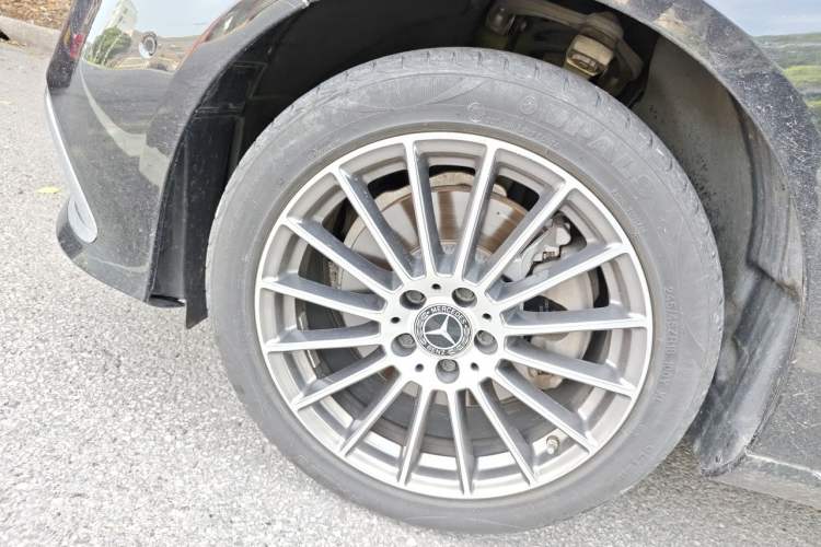 Used Mercedes-Benz E-Class 2023 E 260 L Right Front Wheel Hub