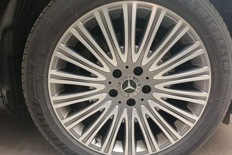Used Mercedes-Benz E-Class 2023 Updated E 300 L Luxury Edition Right Front Wheel Hub