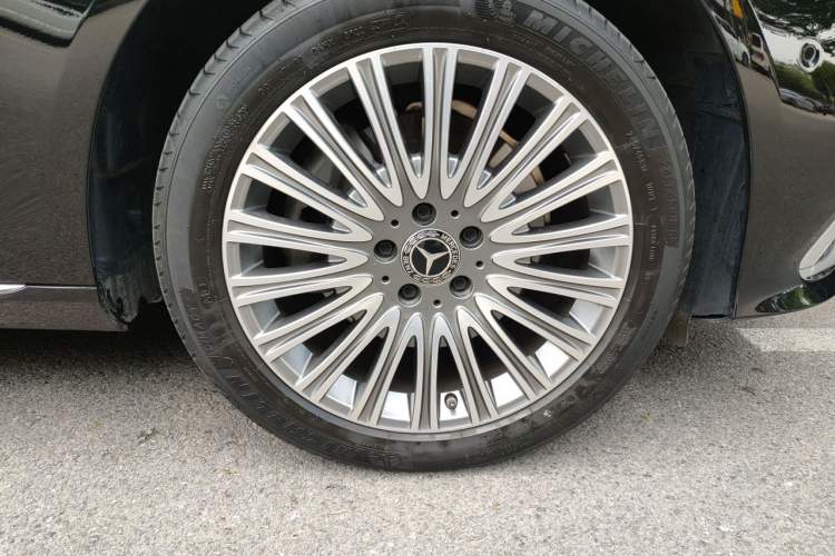 Used Mercedes-Benz E-Class 2023 E 300 L Stylish Model Right Front Wheel Hub