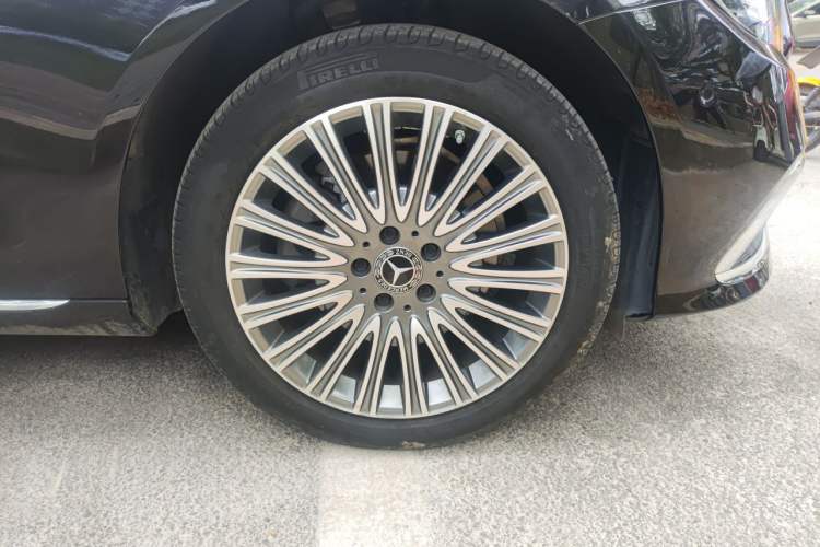 Used Mercedes-Benz E-Class 2023 Updated E 300 L Luxury Edition Right Front Wheel Hub