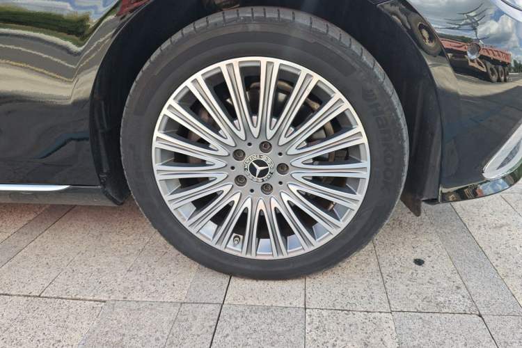 Used Mercedes-Benz E-Class 2023 E 300 L Luxury Model Right Front Wheel Hub
