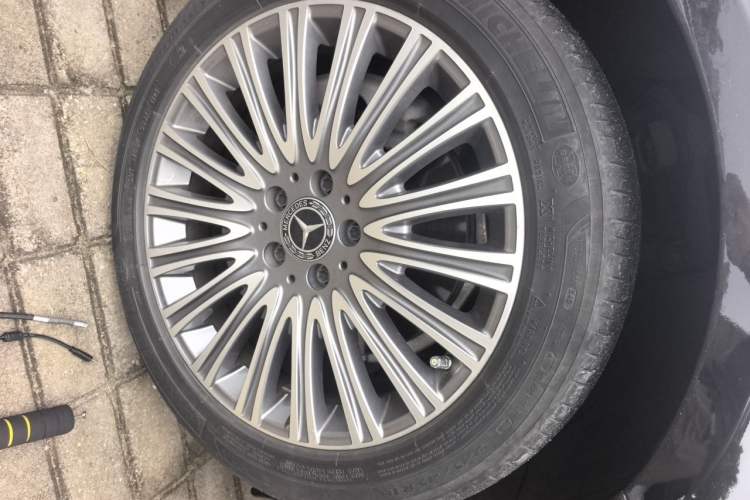 Used Mercedes-Benz E-Class 2023 E 300 L Luxury Model Right Front Wheel Hub