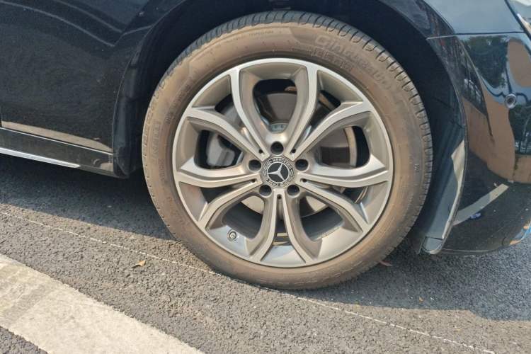 Used Mercedes-Benz E-Class 2023 Restyled E 300 L Sporty and Stylish Edition Right Front Wheel Hub