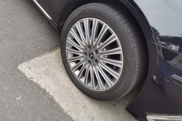 Used Mercedes-Benz E-Class 2023 Updated E 300 L Fashion Edition Right Front Wheel Hub