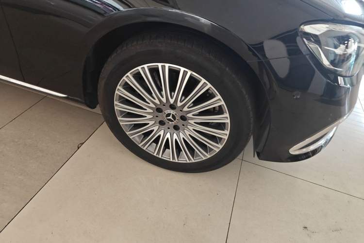 Used Mercedes-Benz E-Class 2023 E 300 L Luxury Model Right Front Wheel Hub