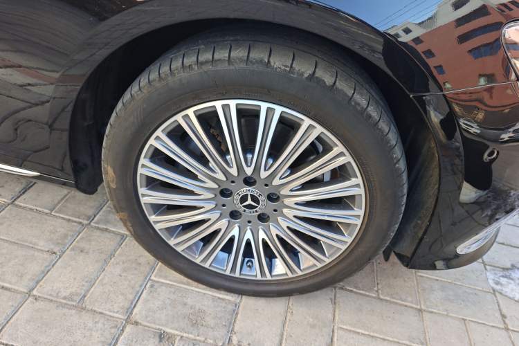 Used Mercedes-Benz E-Class 2023 Updated E 300 L Fashion Edition Right Front Wheel Hub