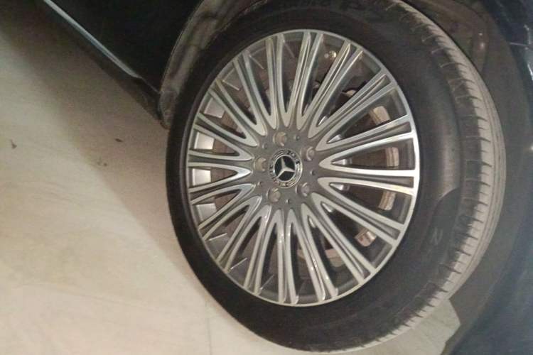 Used Mercedes-Benz E-Class 2023 E 300 L Stylish Model Right Front Wheel Hub