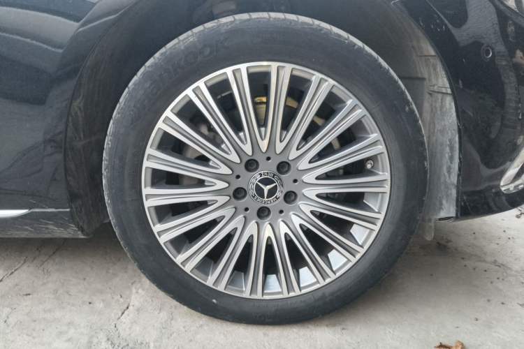 Used Mercedes-Benz E-Class 2023 Updated E 300 L Fashion Edition Right Front Wheel Hub
