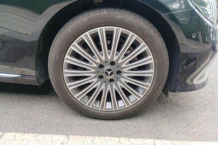 Used Mercedes-Benz E-Class 2023 Updated E 300 L Fashion Edition Right Front Wheel Hub