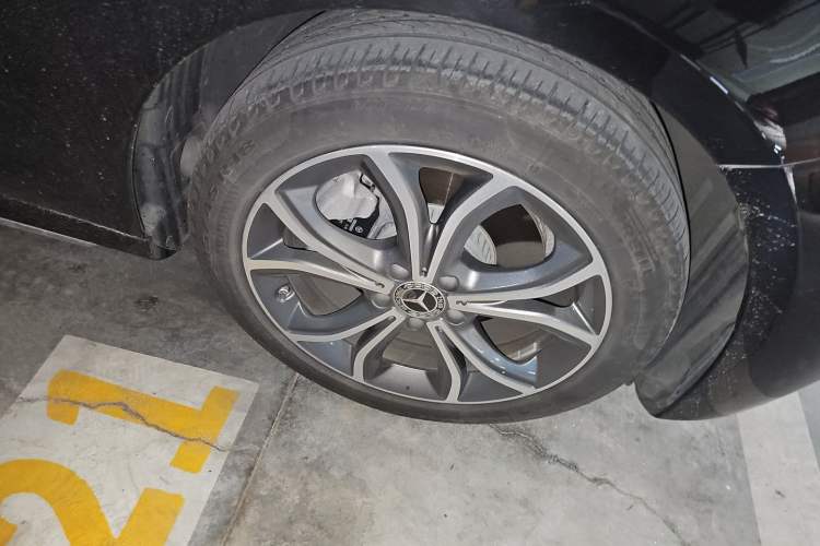 Used Mercedes-Benz E-Class 2023 E 300 L Sporty and Stylish Model Right Front Wheel Hub