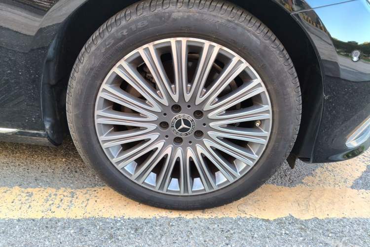 Used Mercedes-Benz E-Class 2023 E 300 L Sporty and Stylish Model Right Front Wheel Hub