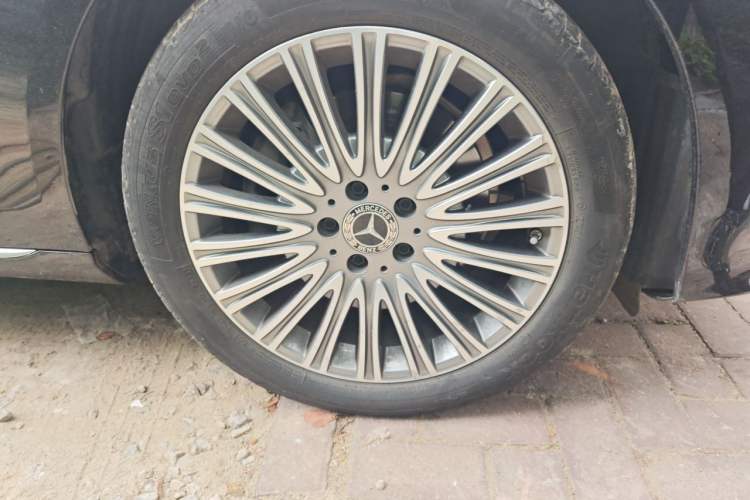 Used Mercedes-Benz E-Class 2023 Updated E 300 L Luxury Edition Right Front Wheel Hub