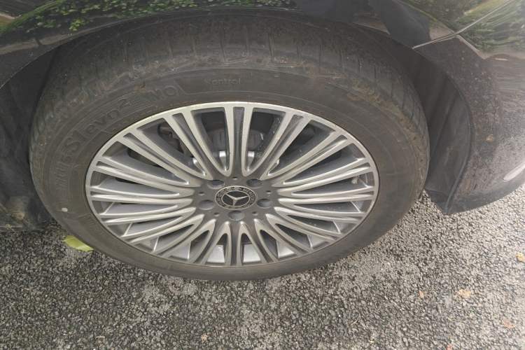 Used Mercedes-Benz E-Class 2023 E 300 L Luxury Model Right Front Wheel Hub