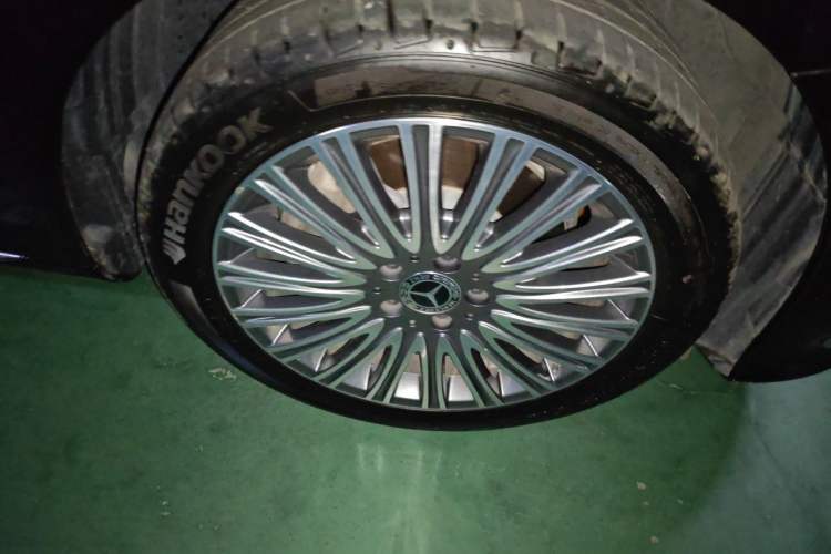 Used Mercedes-Benz E-Class 2023 E 300 L Stylish Model Right Front Wheel Hub