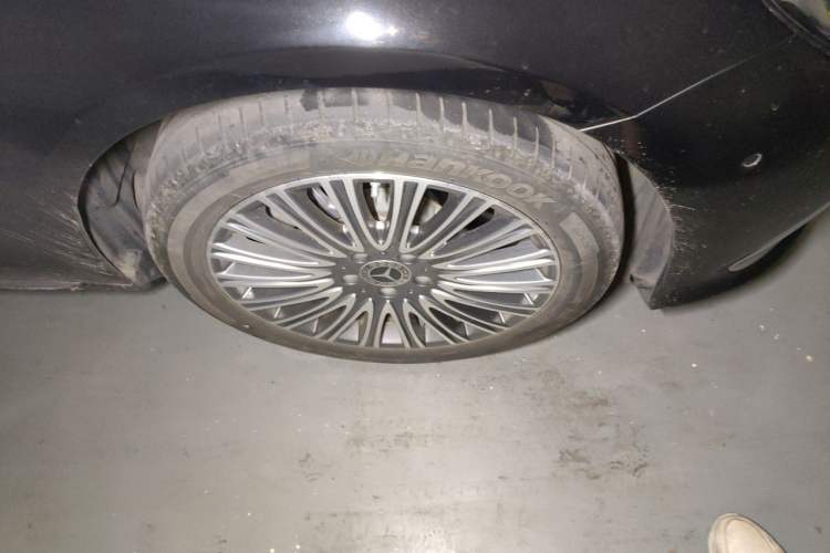 Used Mercedes-Benz E-Class 2023 E 300 L Luxury Model Right Front Wheel Hub
